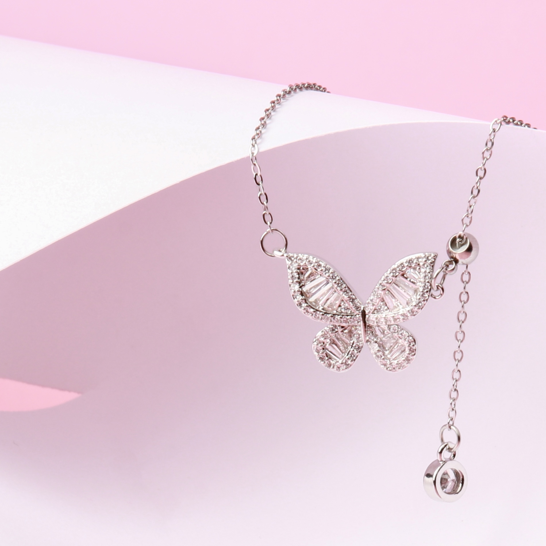 قلادة الفراشة 