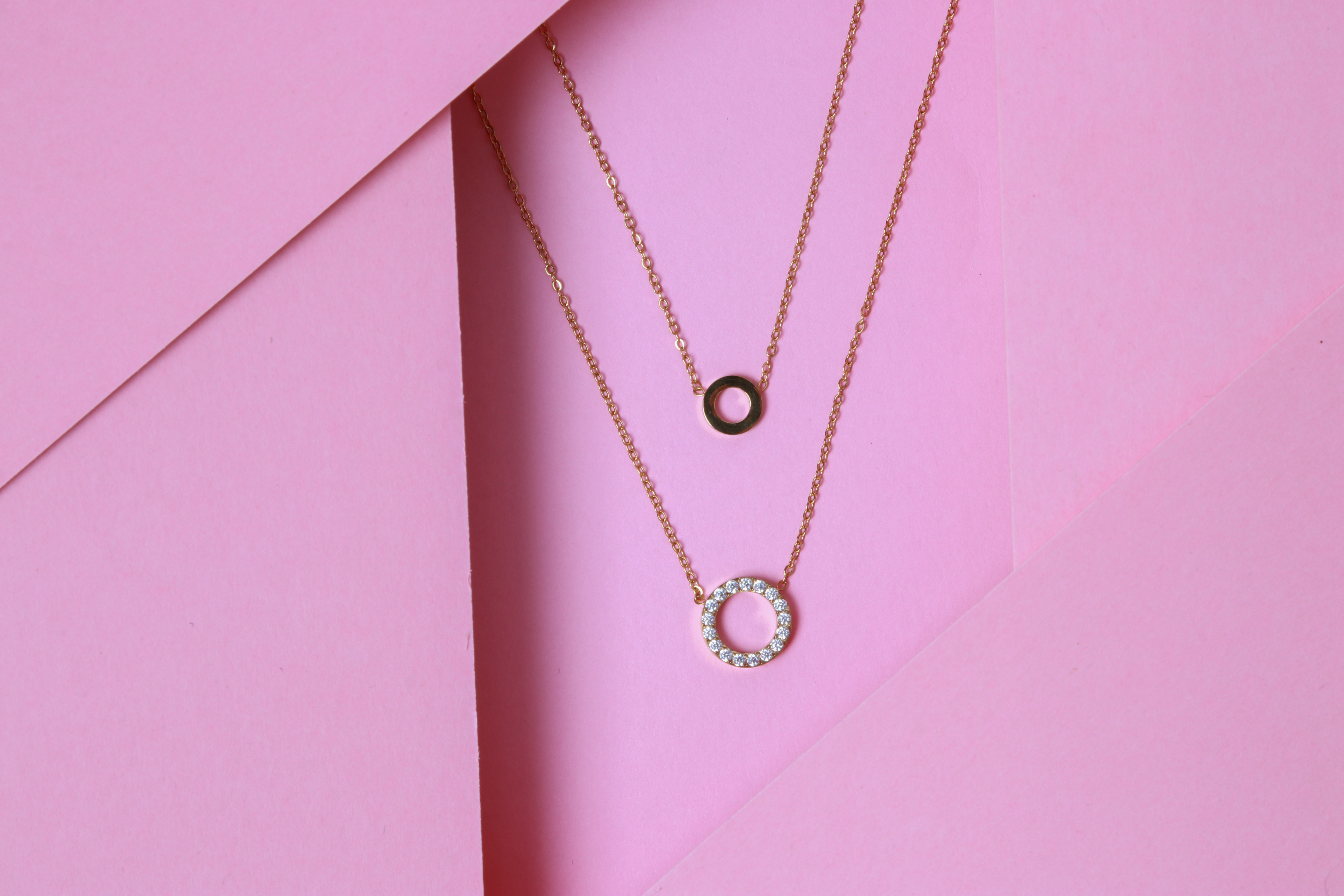 قلادة أنيقة 