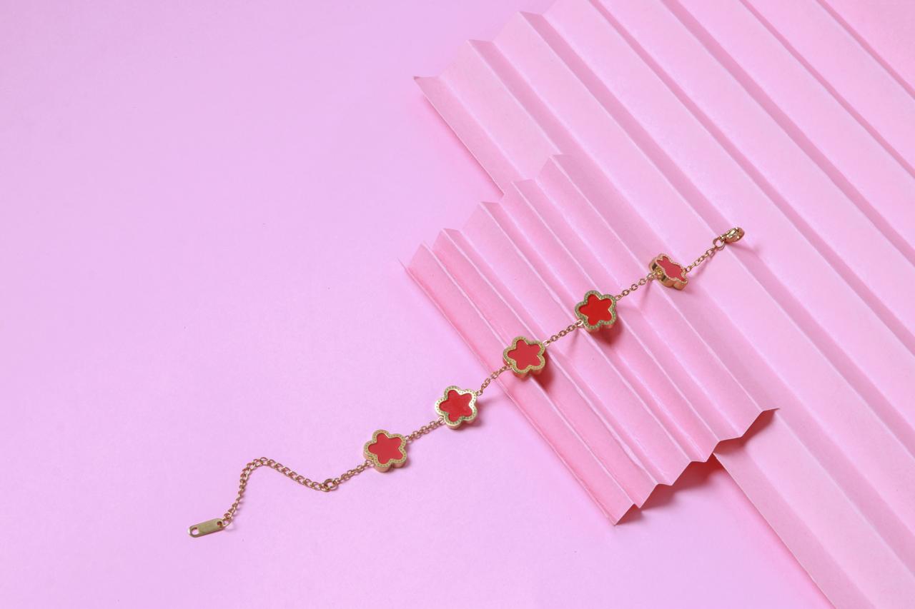 إسوارة الوردة الحمراء