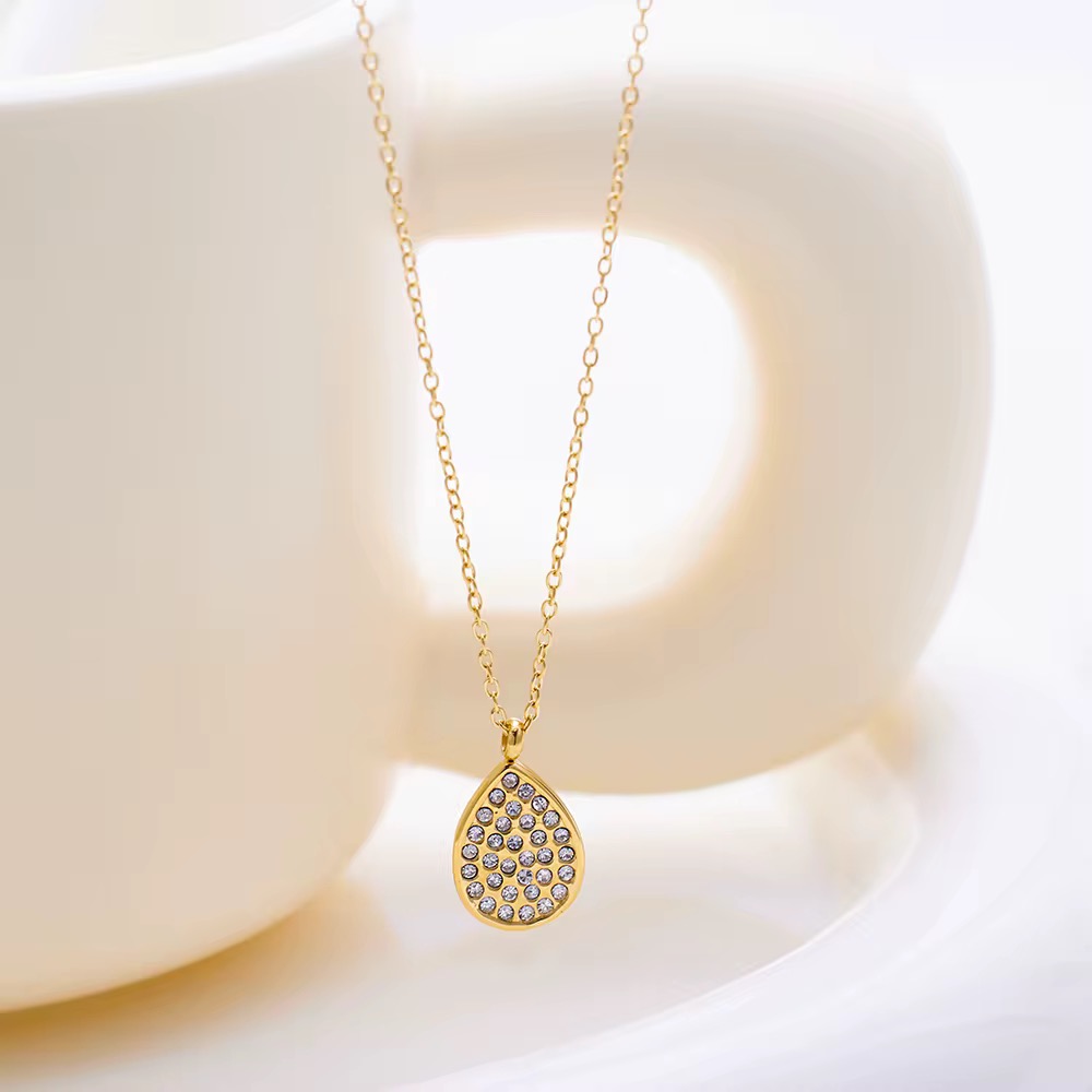 قلادة قطرة الماء 