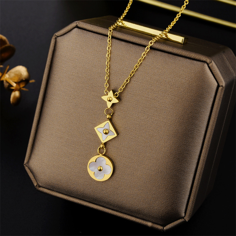 قلادة LV الرائعه 