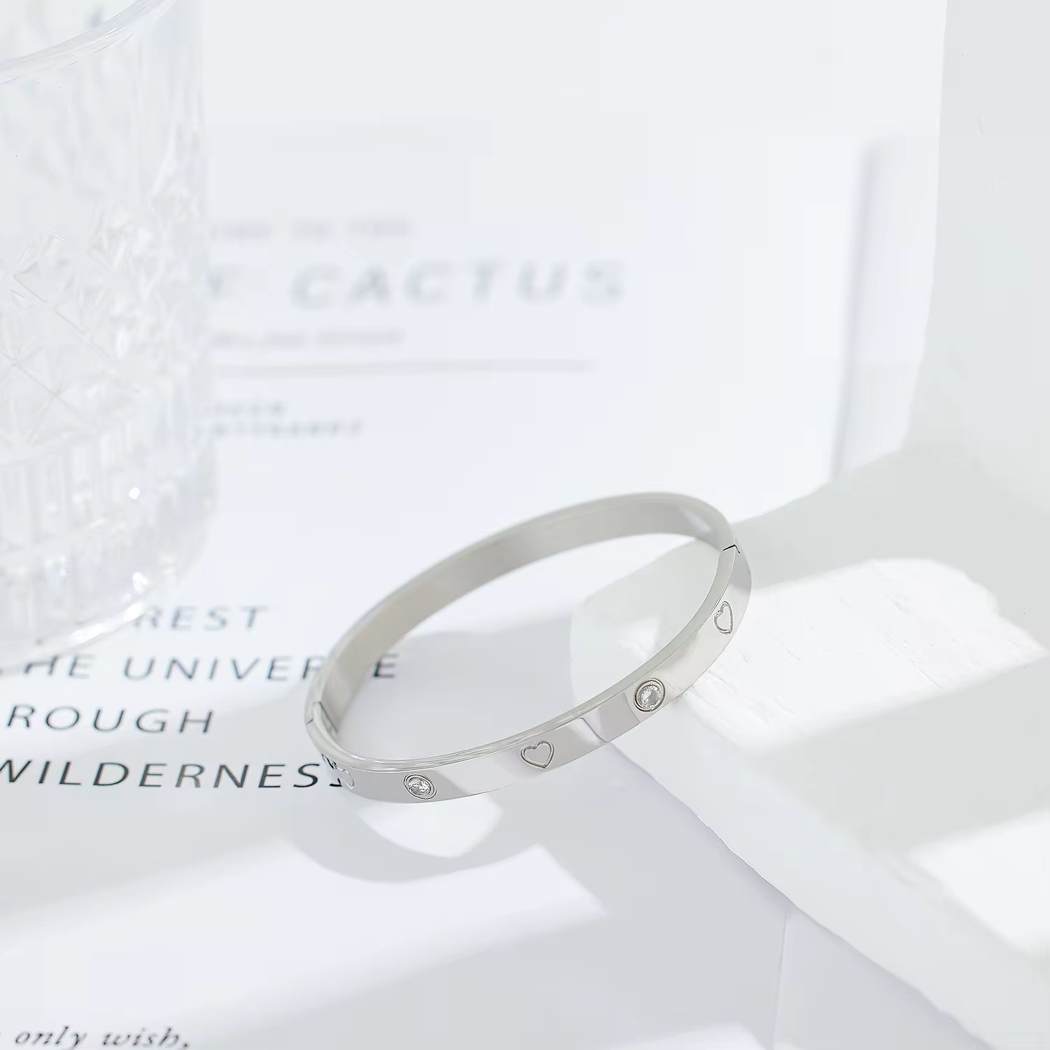 إسوارة القلوب الفضيه