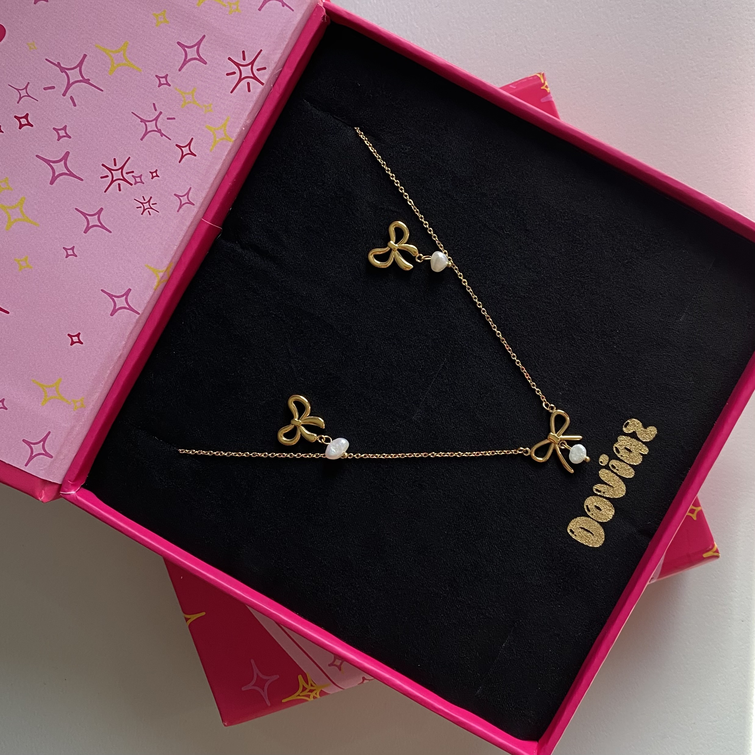 طقم الفيونكة باللؤلؤ 