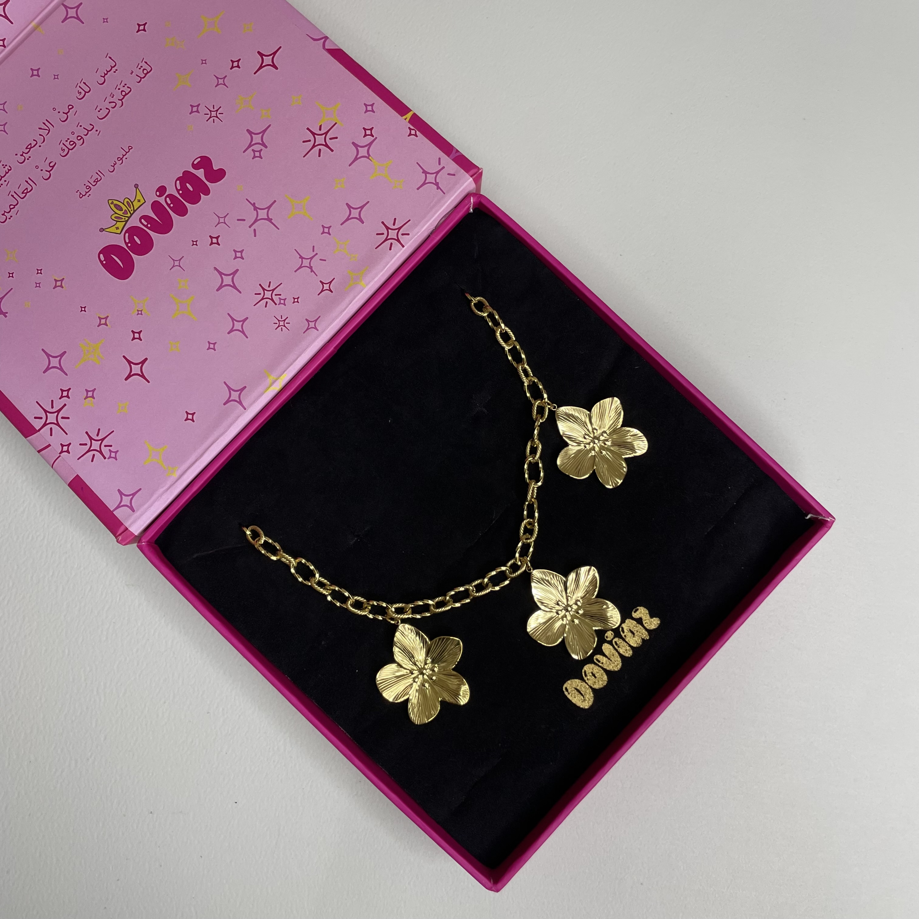 قلادة الوردات 