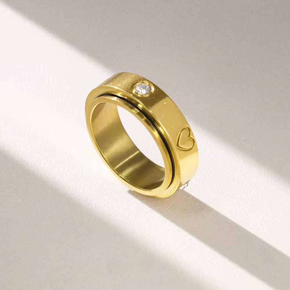 خاتم القلوب ذهبي ( مقاس 9 ) 