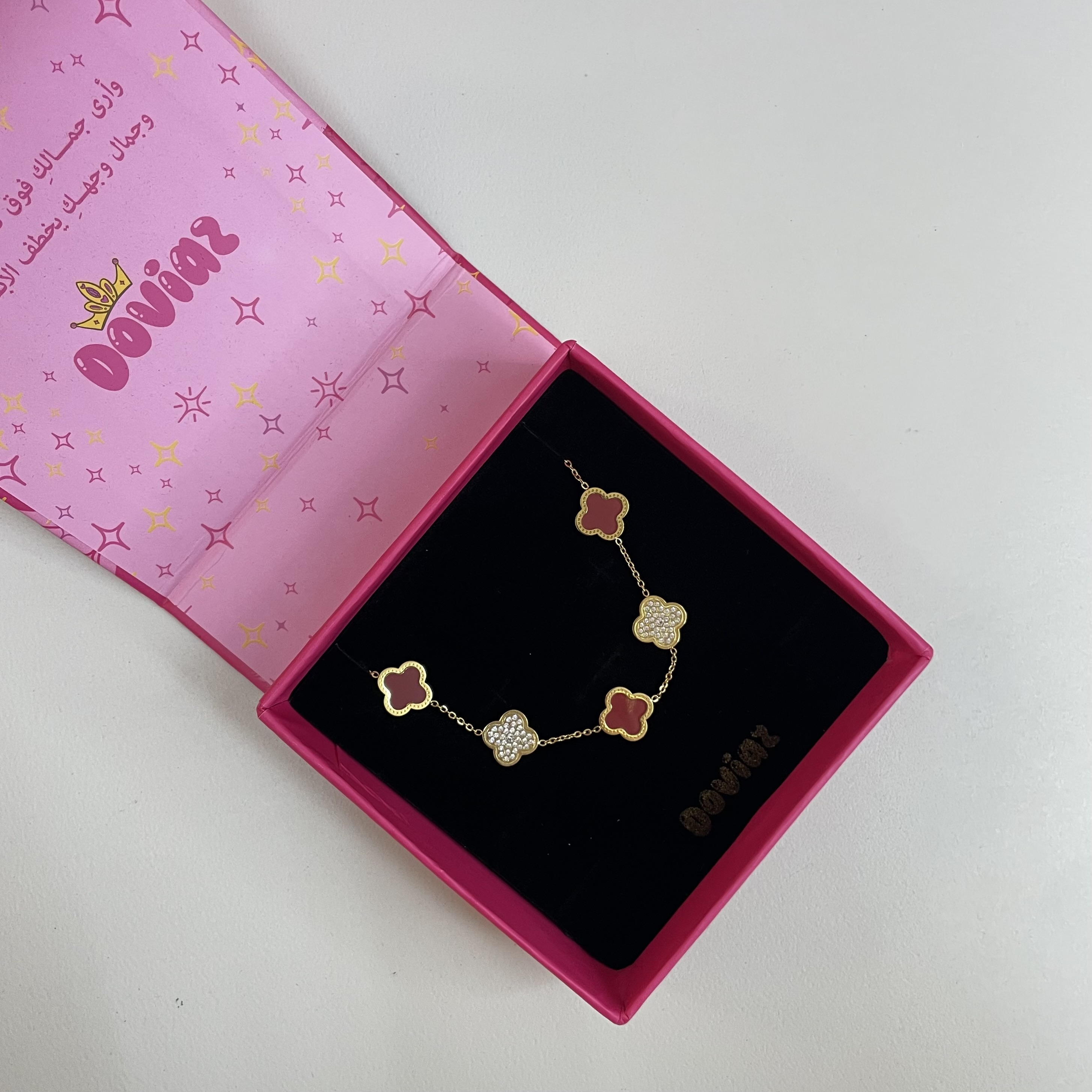 إسوارة ڤان كليف المـاروني مع فصوص الزركون 