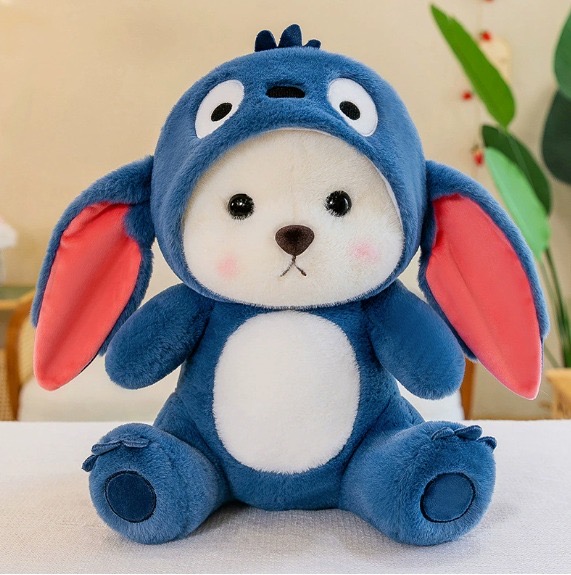 دمية زرقاء ذات قبعة 